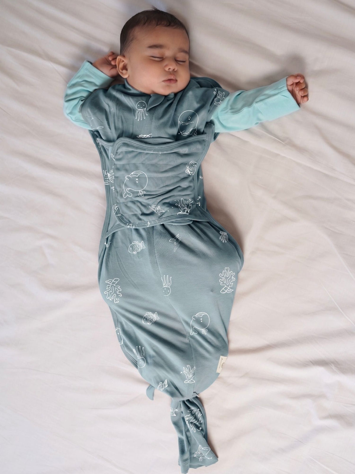 bamboo SNUGZIE™ 3 arms position swaddle pod