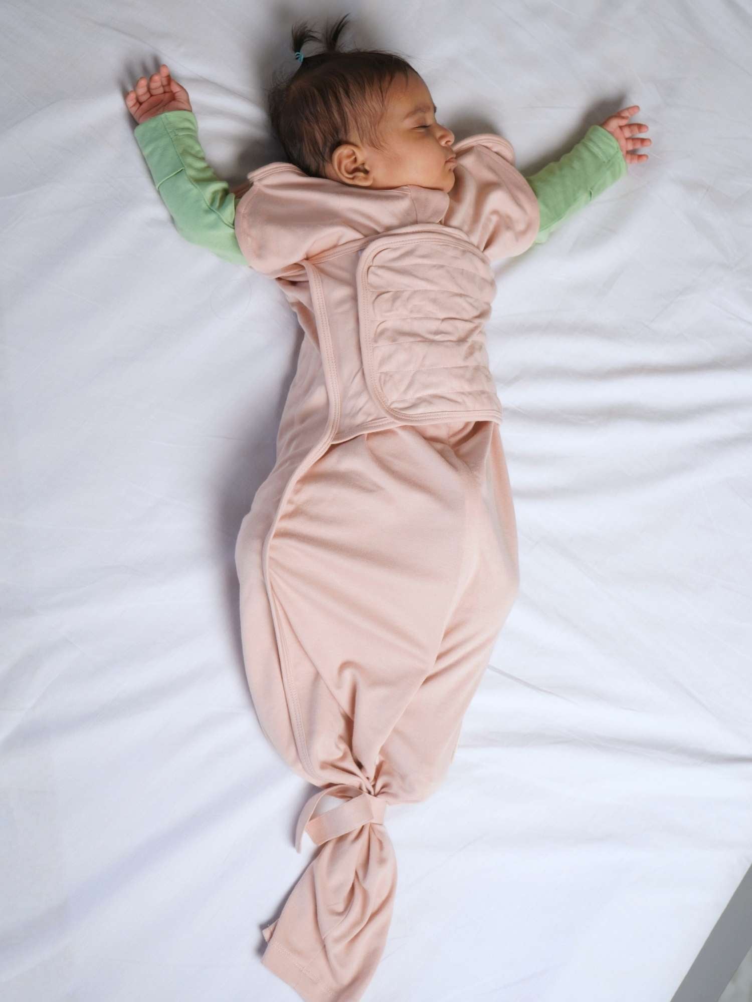 bamboo SNUGZIE™ 3 arms position swaddle pod