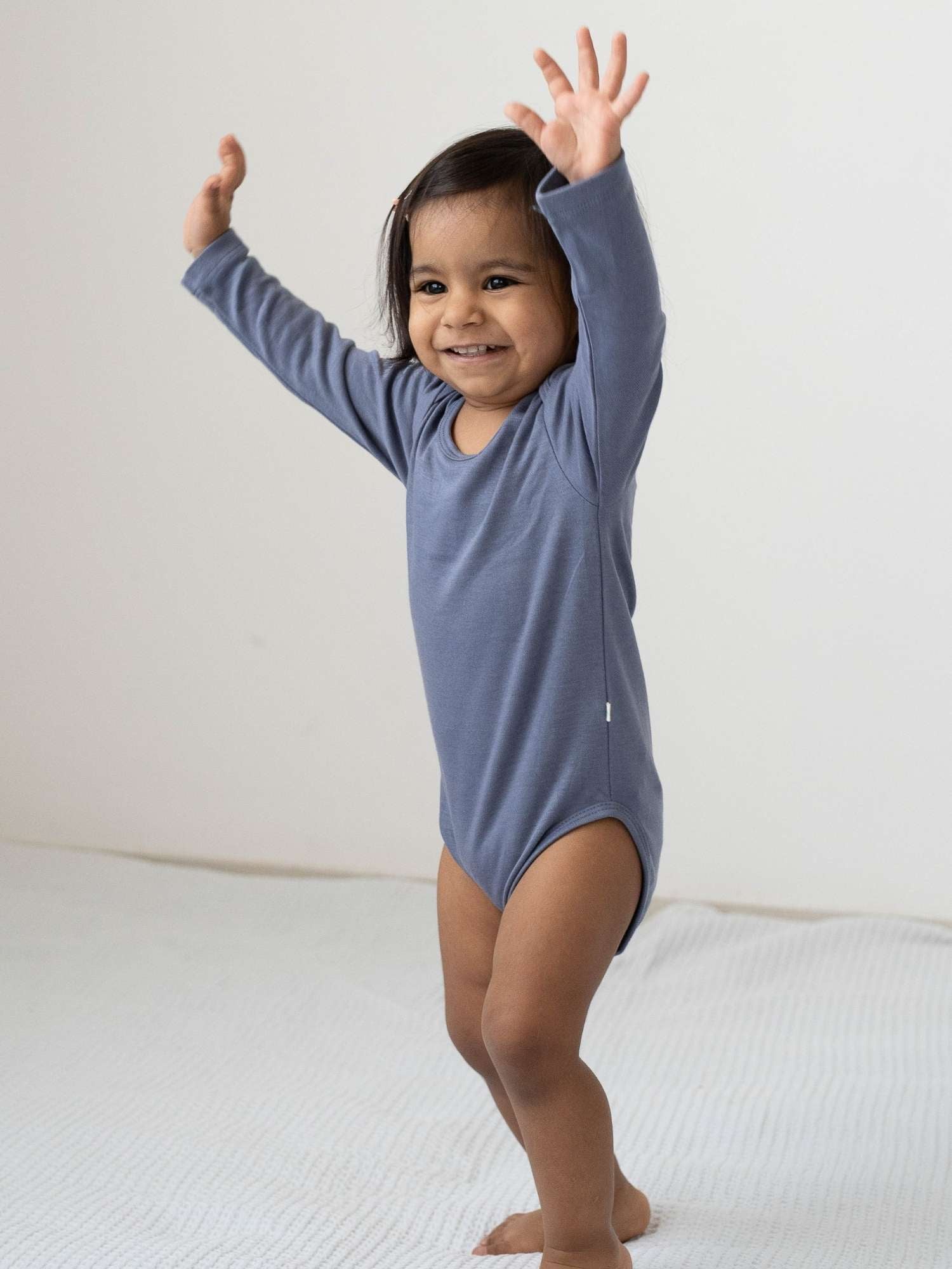 long sleeve bamboo bodysuit onesie for baby