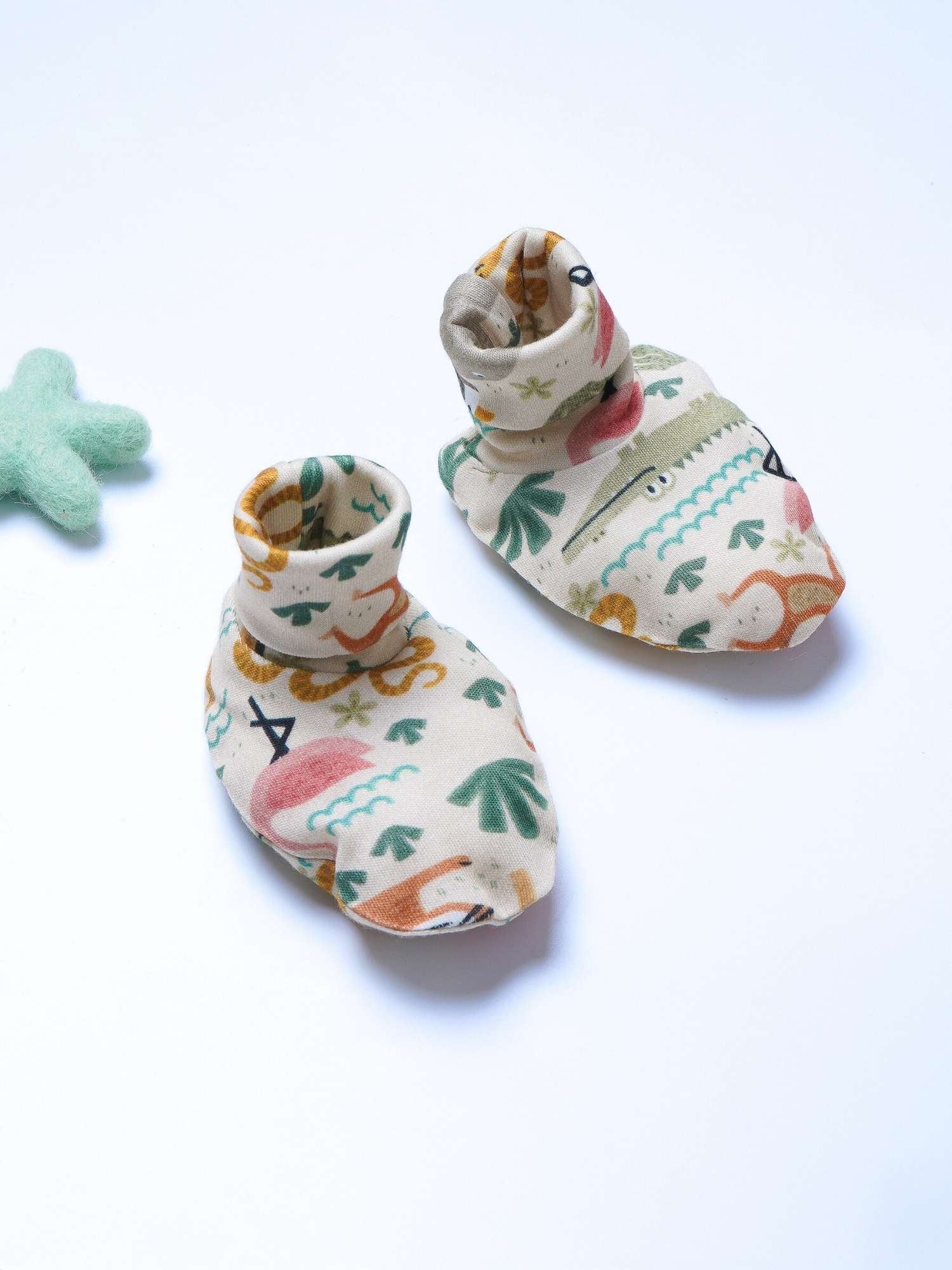 newborn baby bamboo cap mittens socks combo - prints