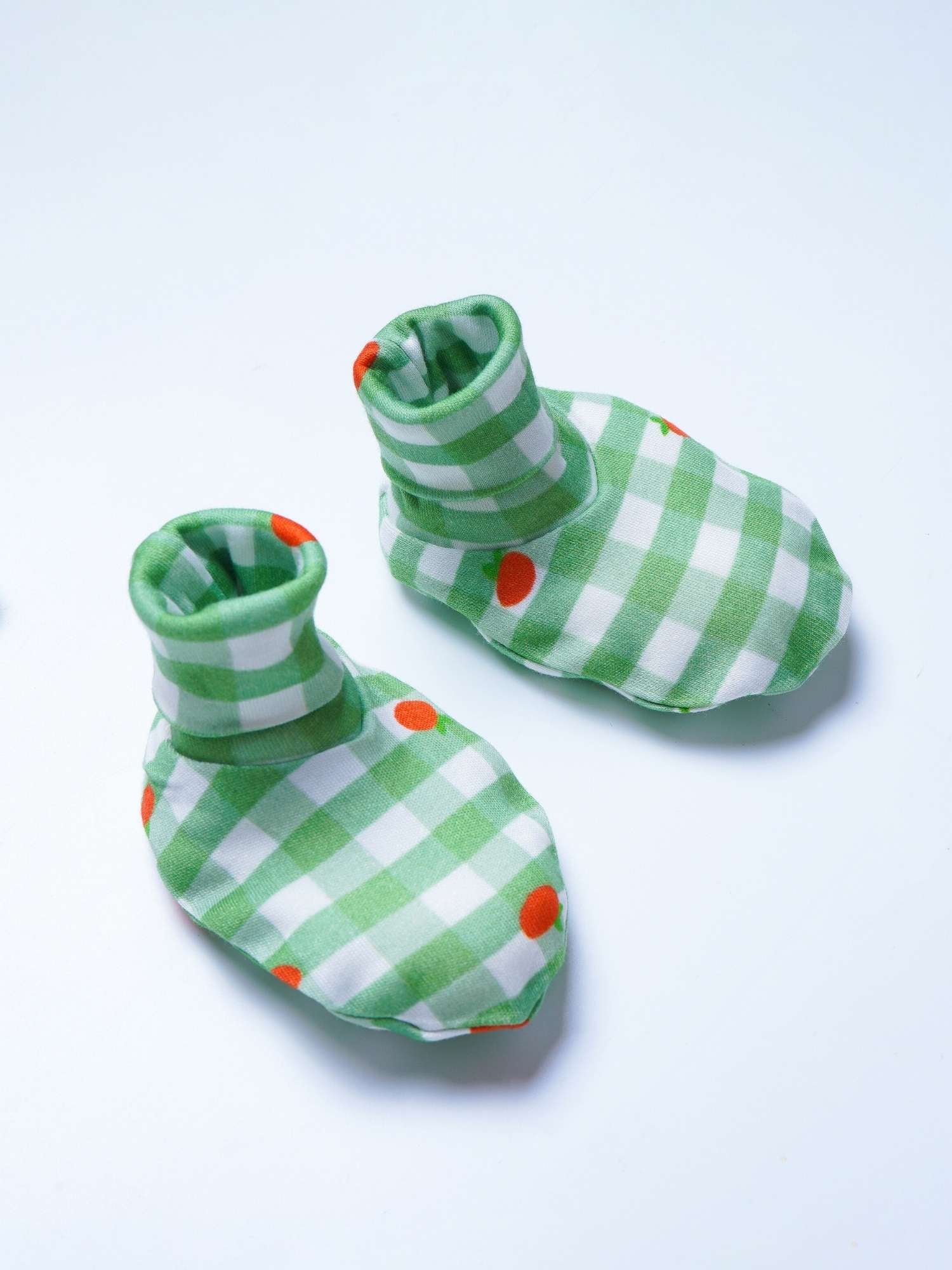 newborn baby bamboo cap mittens socks combo - prints