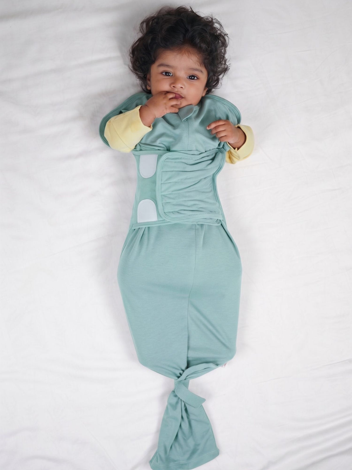 bamboo SNUGZIE™ 3 arms position swaddle pod-b2b