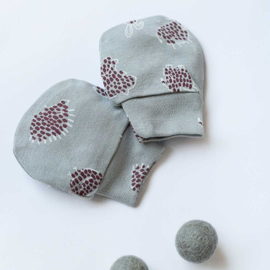 newborn baby bamboo cap mittens socks combo - prints