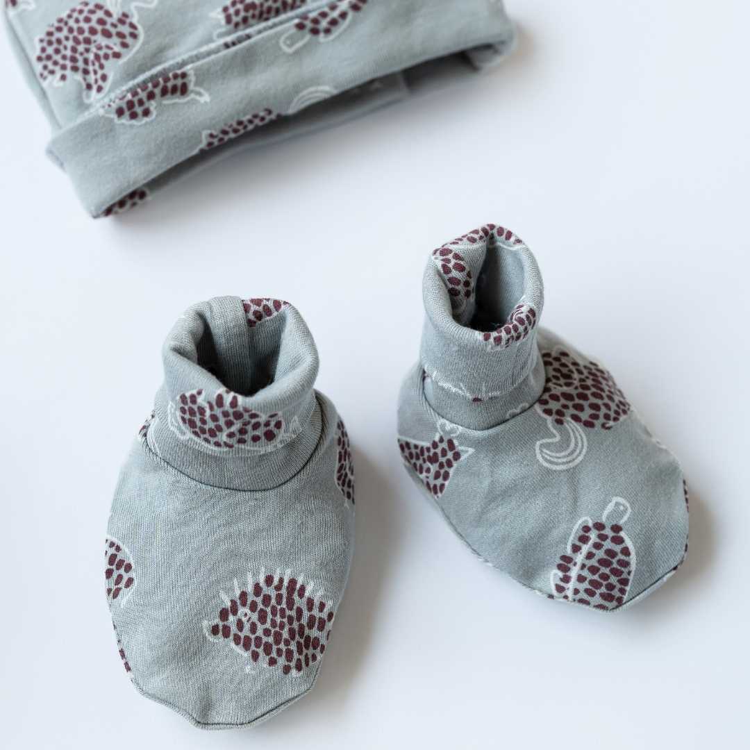 newborn baby bamboo cap mittens socks combo - prints