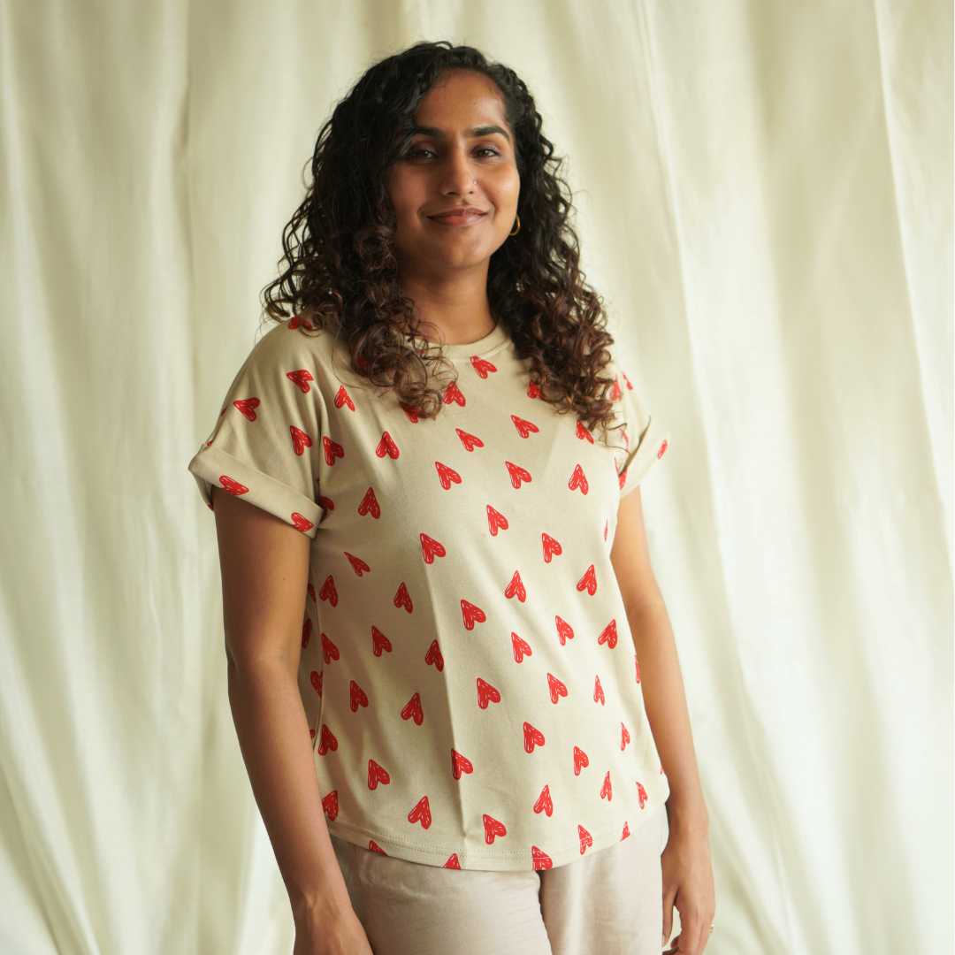 Women_Bamboo-t-shirt-in-red-heart print