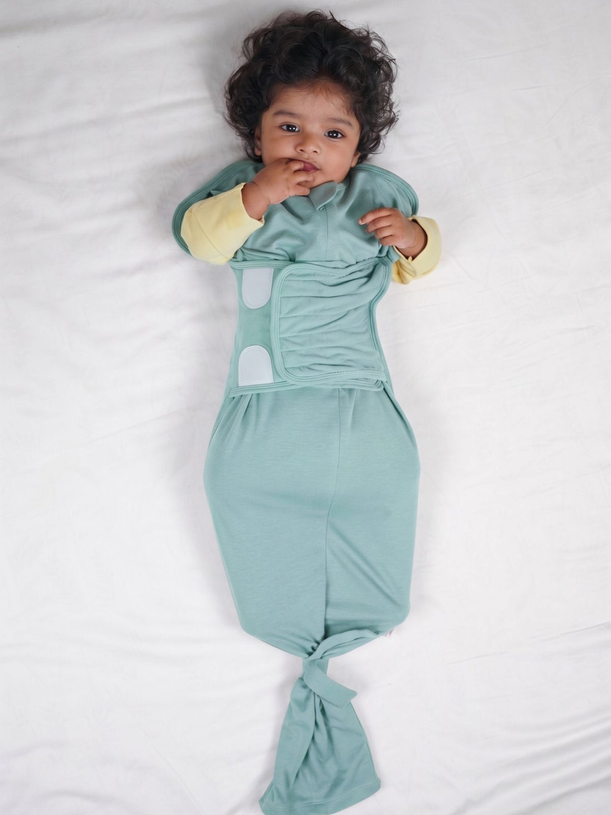bamboo SNUGZIE™ 3 arms position swaddle pod
