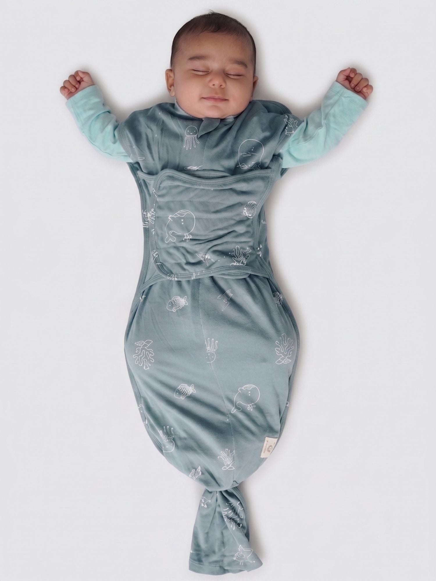 bamboo SNUGZIE™ 3 arms position swaddle pod