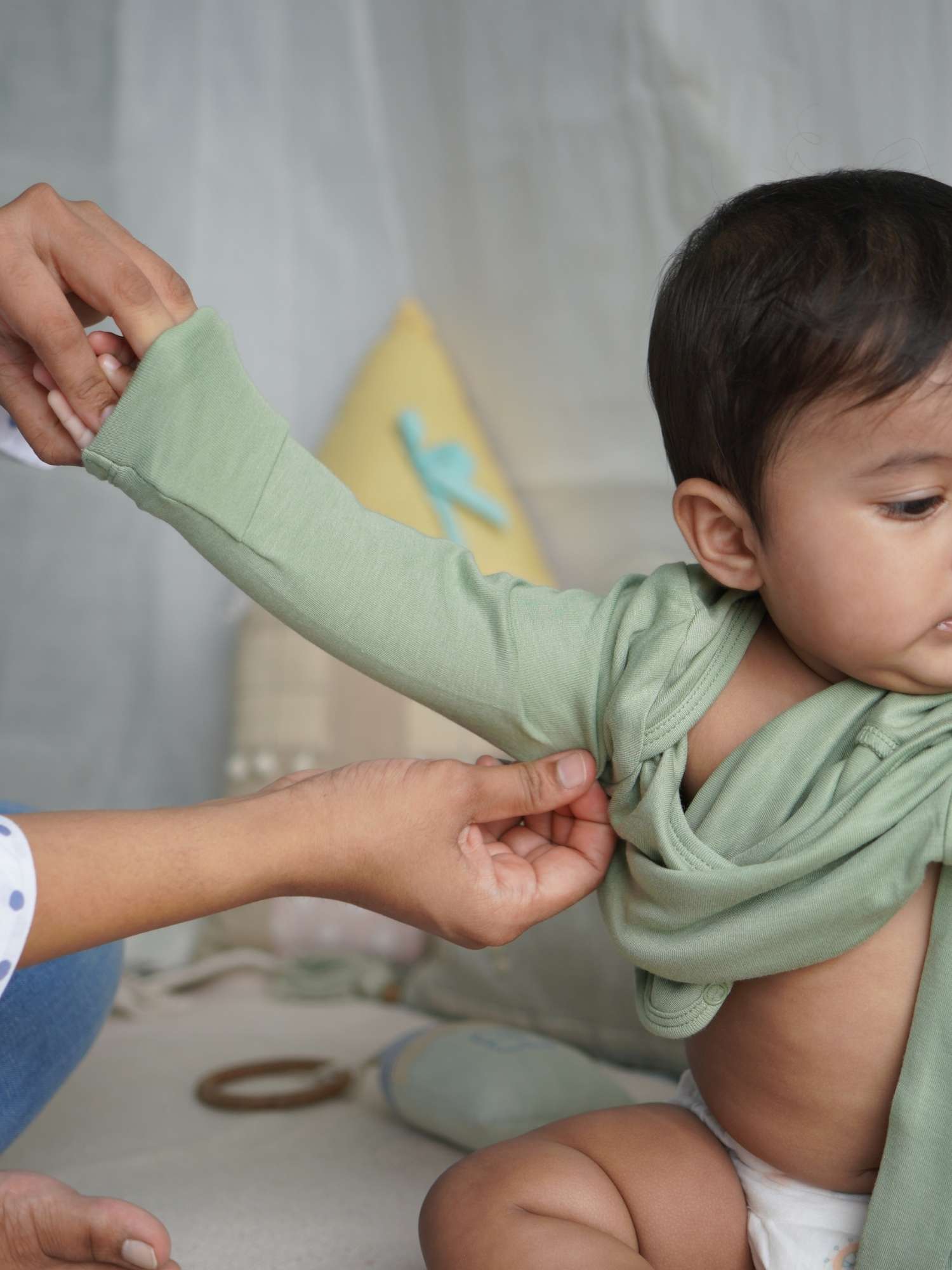 long sleeve bamboo bodysuit onesie for baby