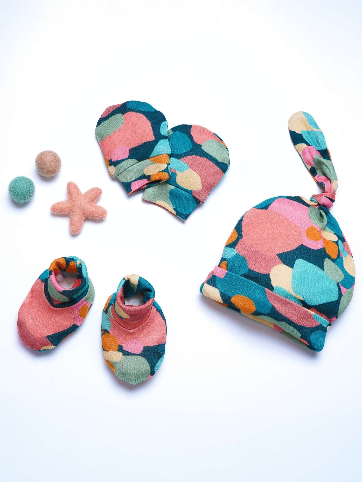 newborn baby bamboo cap mittens socks combo - prints