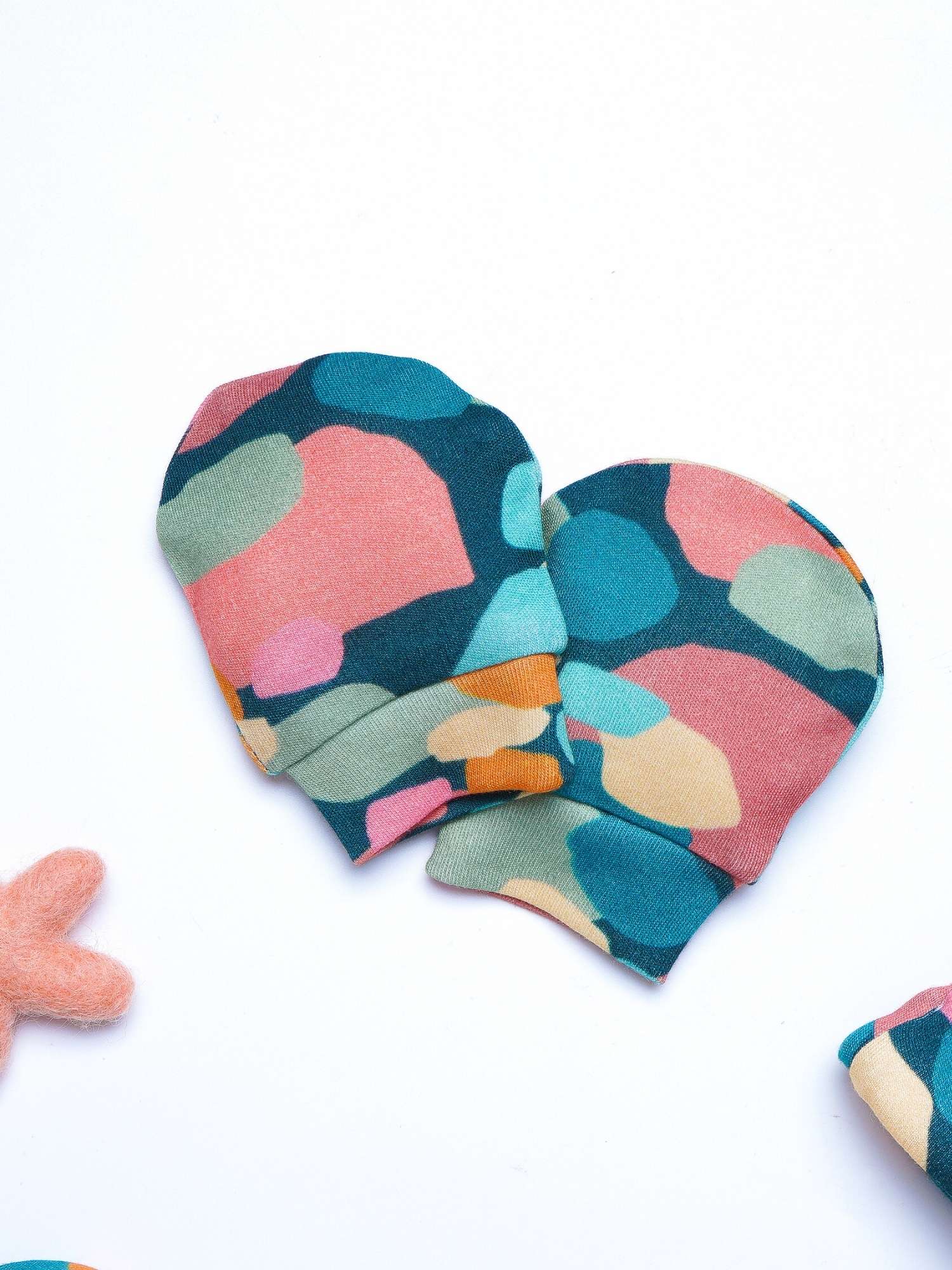 newborn baby bamboo cap mittens socks combo - prints