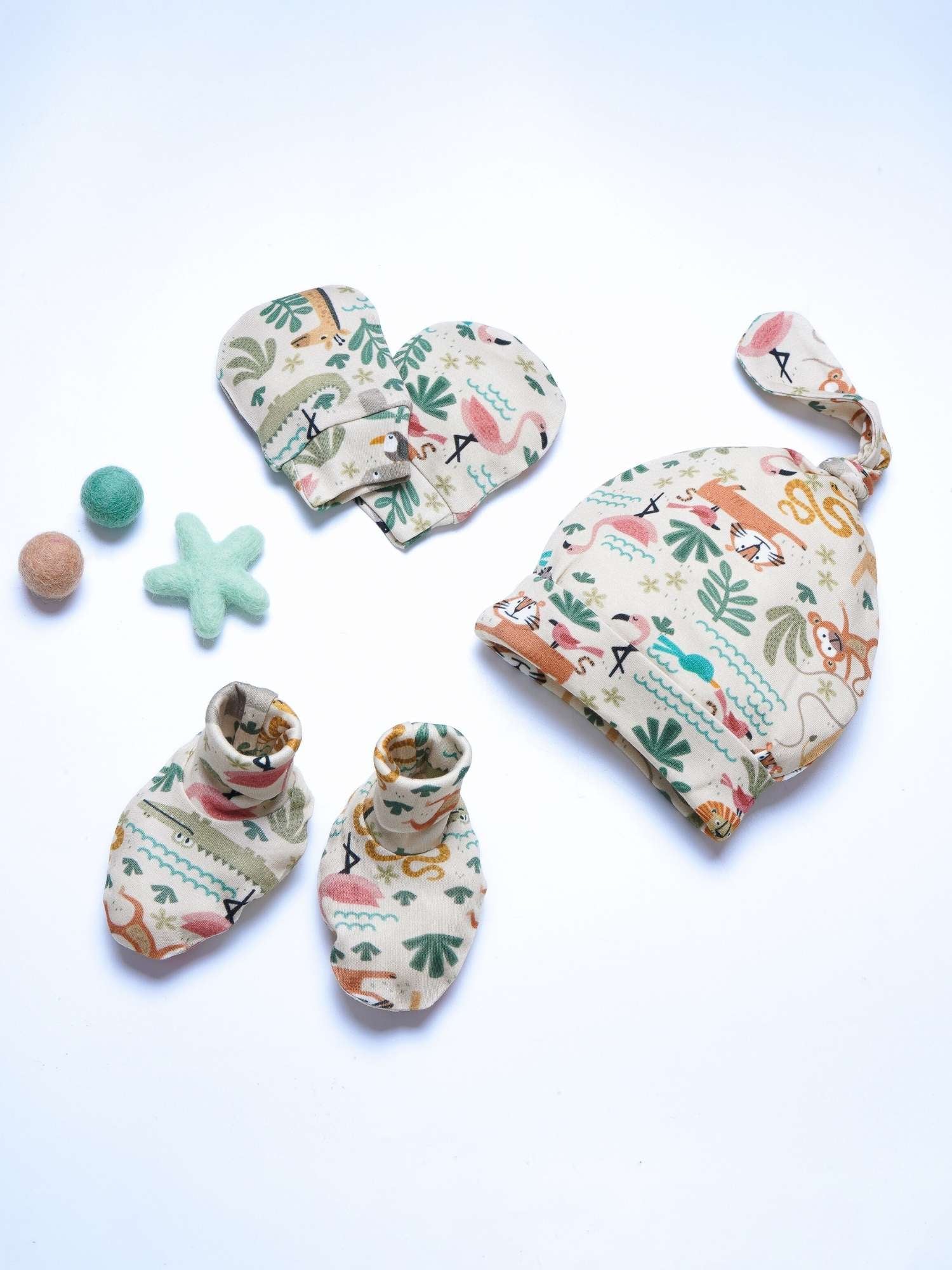 newborn baby bamboo cap mittens socks combo - prints