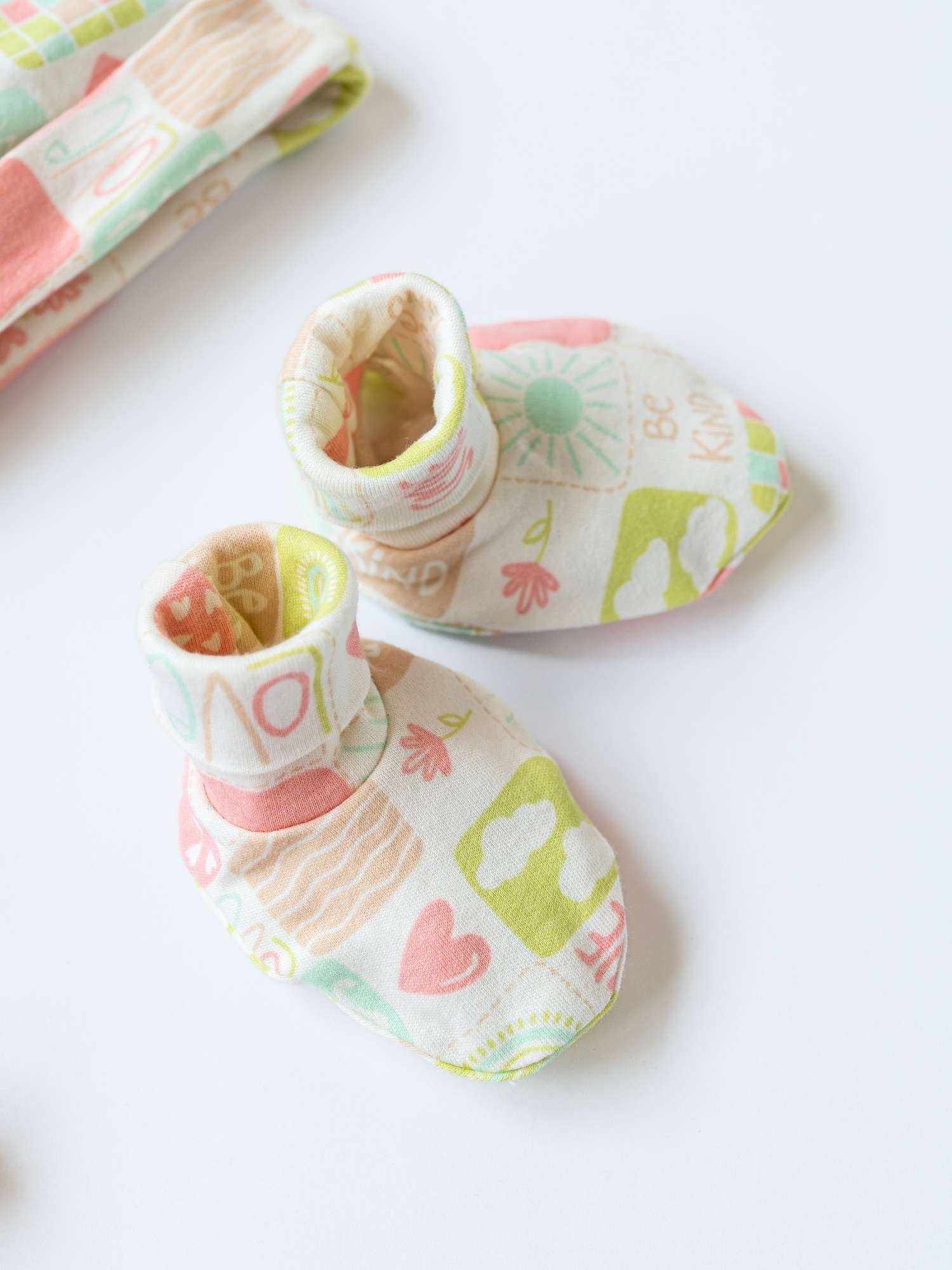 newborn baby bamboo cap mittens socks combo - prints