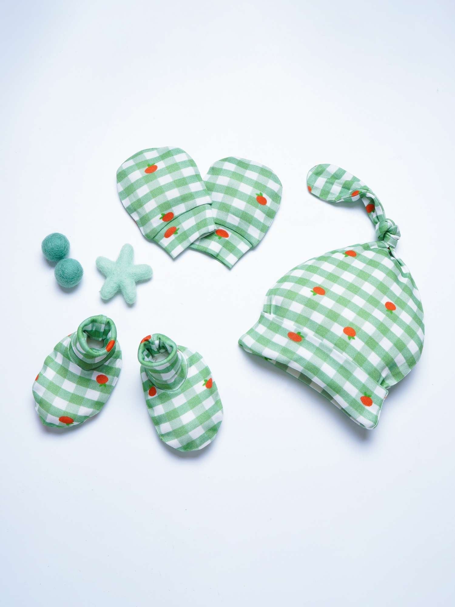 newborn baby bamboo cap mittens socks combo - prints