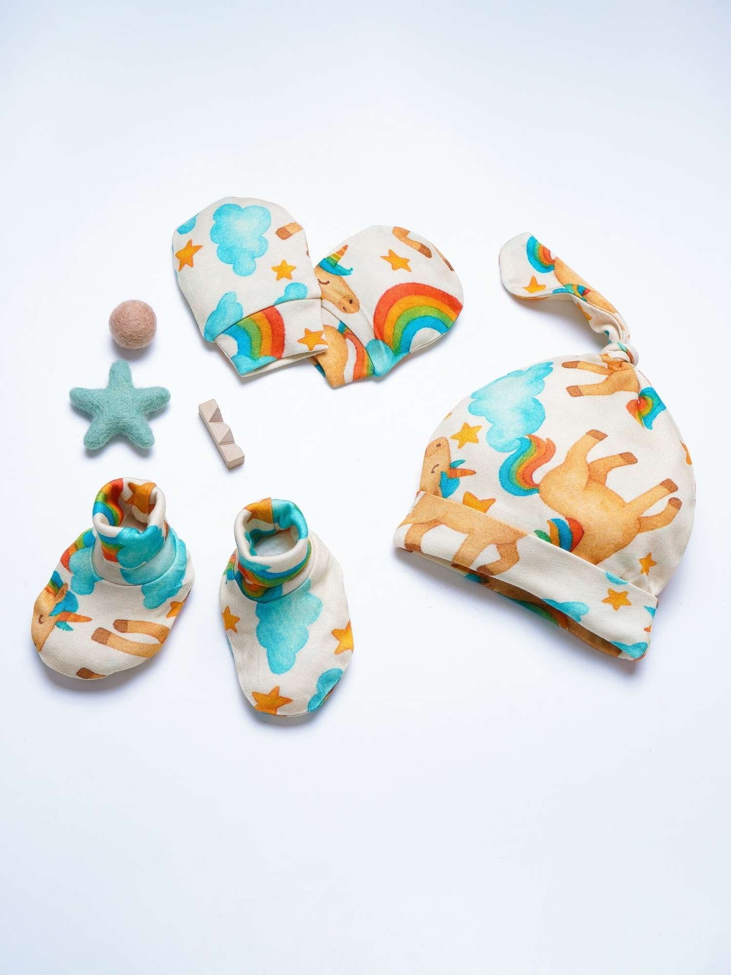 newborn baby bamboo cap mittens socks combo - prints