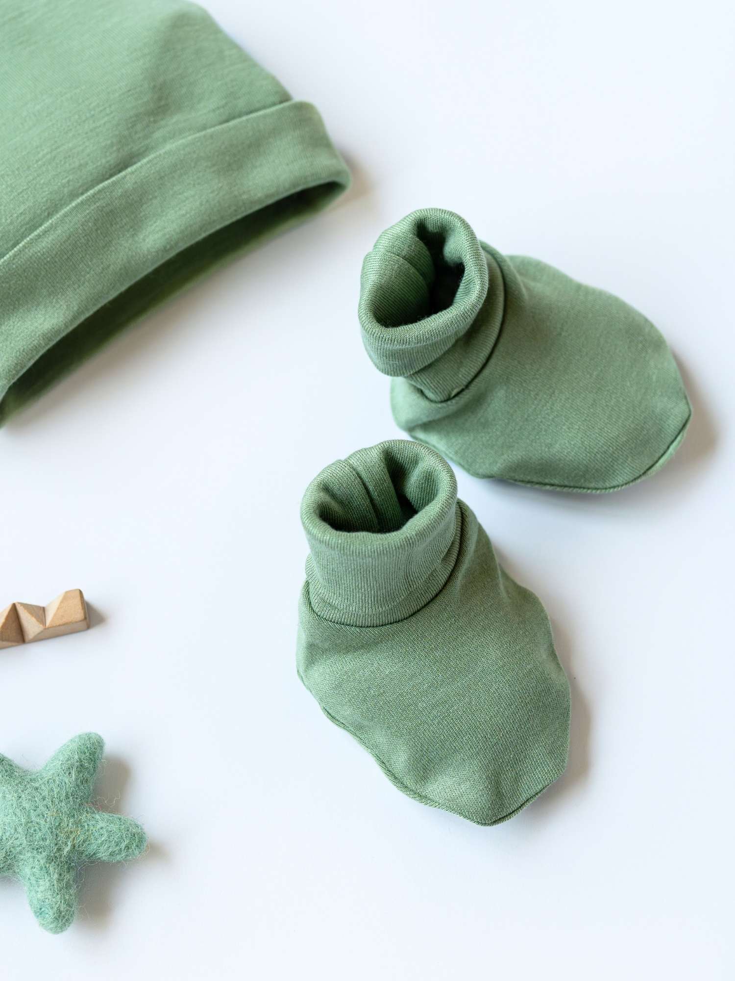 newborn baby bamboo cap mittens socks combo - solid colours