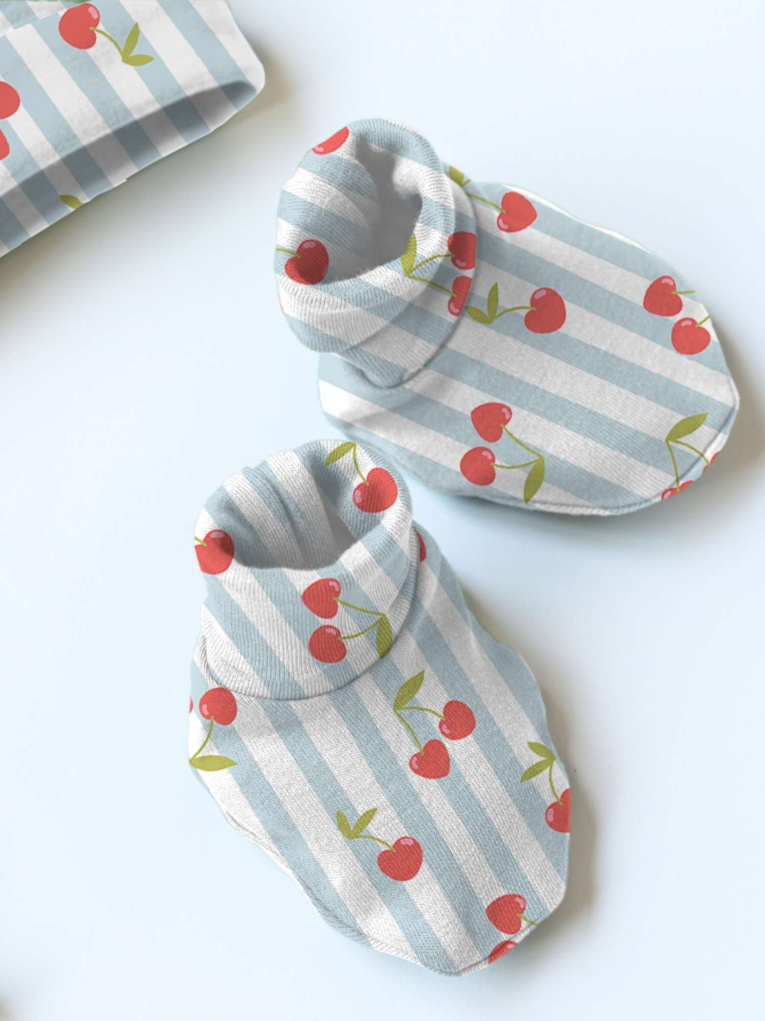 newborn baby bamboo cap mittens socks combo - prints