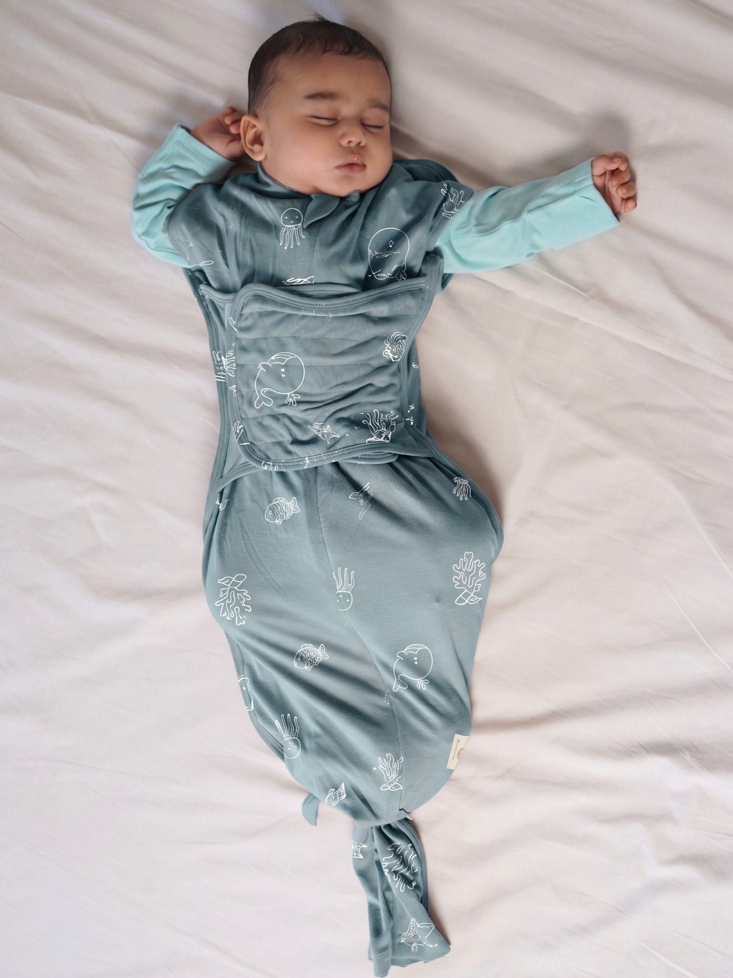 bamboo SNUGZIE™ 3 arms position swaddle pod-b2b